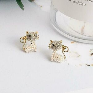 New Gold Post Cat Earrings With Pearl And Rhinestone Embellishments.